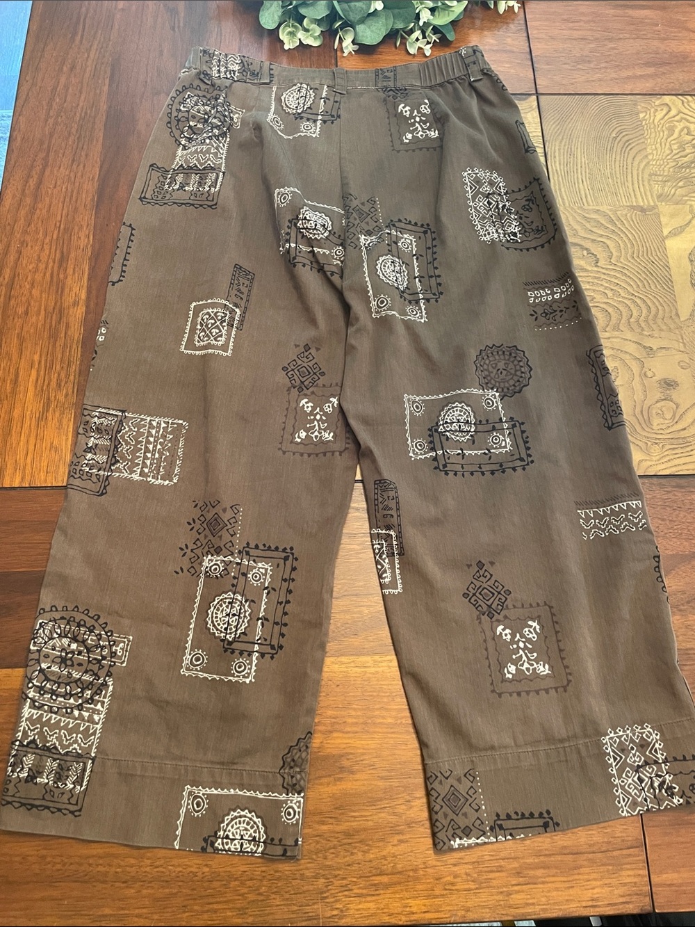 Chico's Design Brown Patterned Cropped Pants C37 - Picture 8 of 13